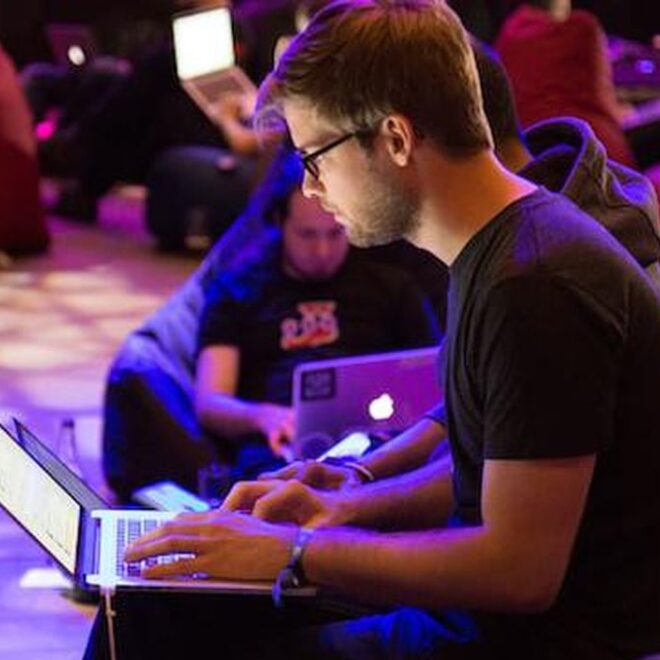 Bagian dari Sistem Komputer yang Berperan sebagai Pengguna